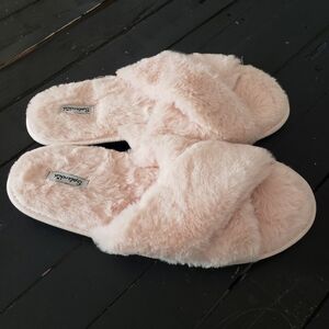 Splendid Light Pink Slip On Slippers Sandals Furry Soft Women's M/L Gift Idea